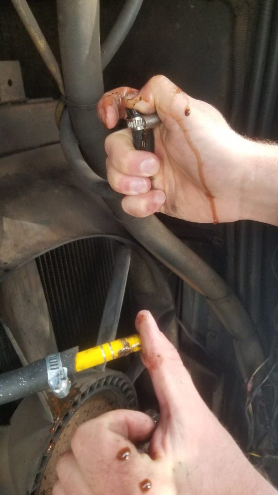 Autobus dla dzieci wyglądał jak wyciągnięty ze złomowiska