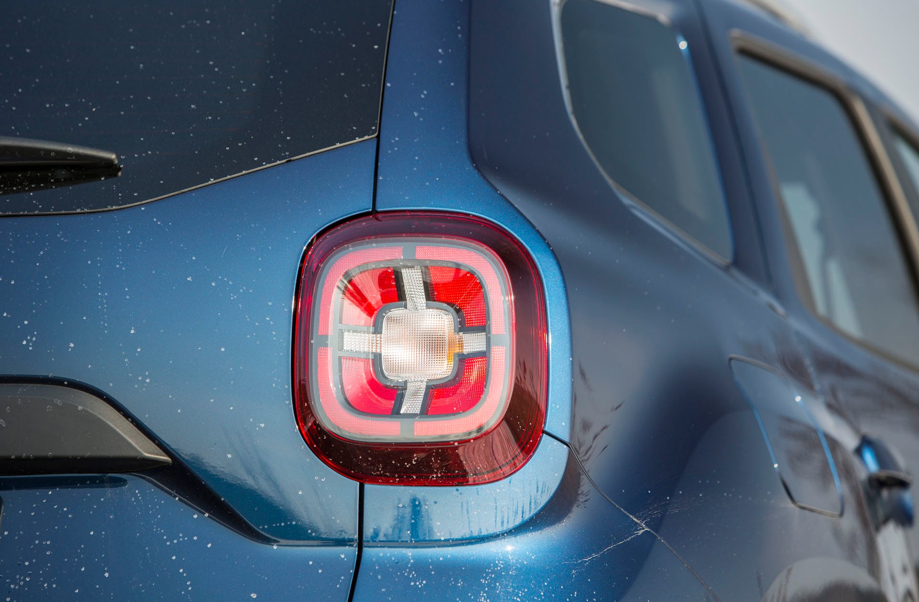 Dacia Duster 2. generacji. Tylne światła