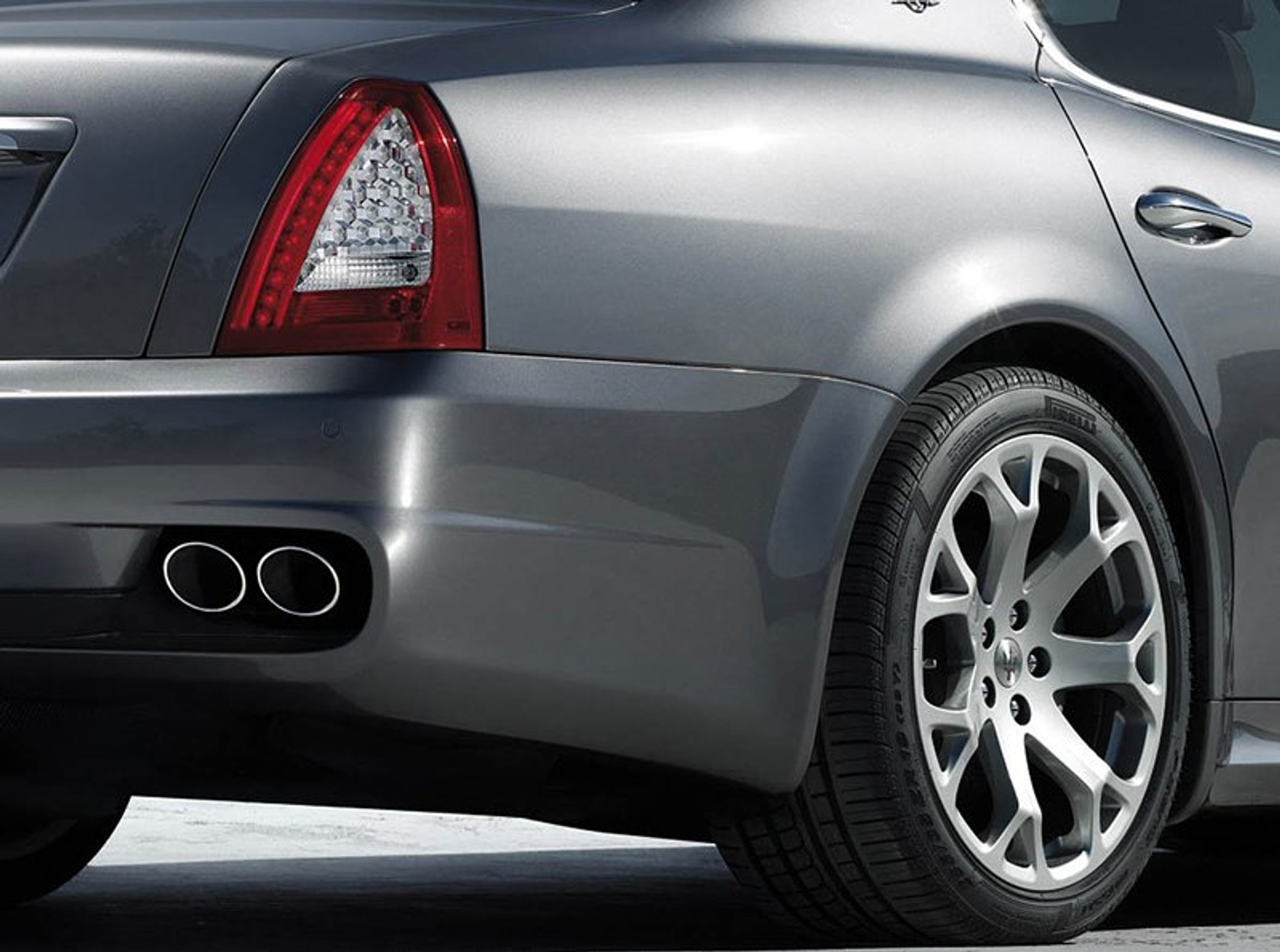 Maserati Quattroporte: kosmetyczne zmiany i mocniejszy silnik