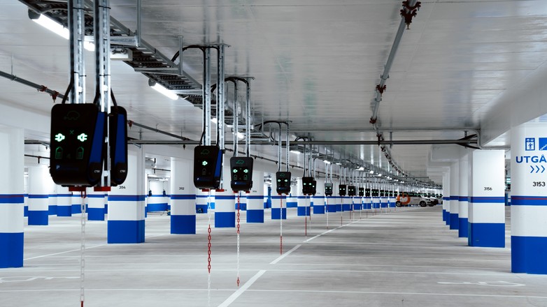 Parking w Sztokholmie z 1000 punktów ładowania.