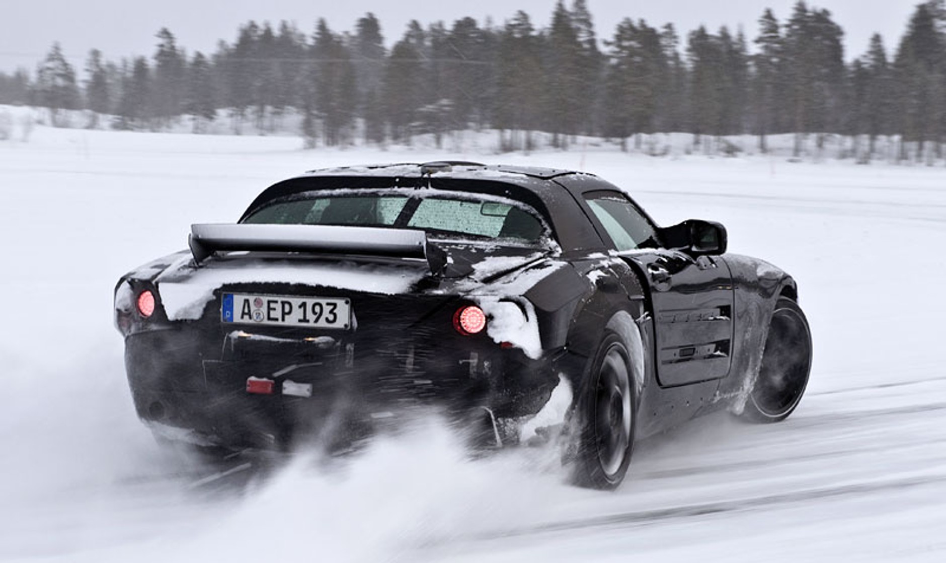 IAA Frankfurt 2009: Mercedes-Benz SLS AMG doda ci skrzydeł (fotogaleria)
