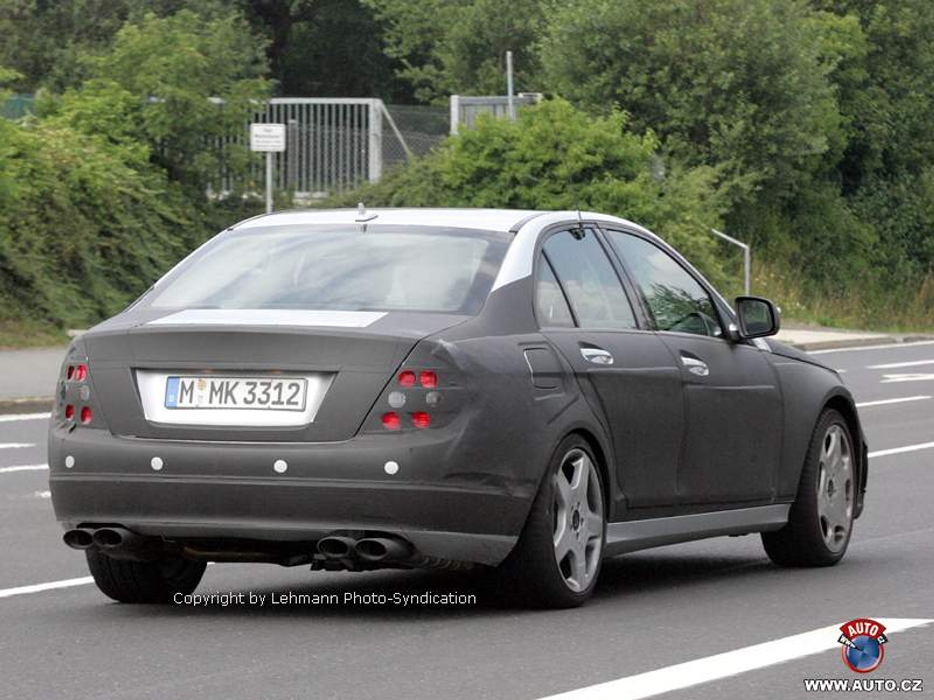 Zdjęcia szpiegowskie: AMG Power dla klasy C, GL i CL