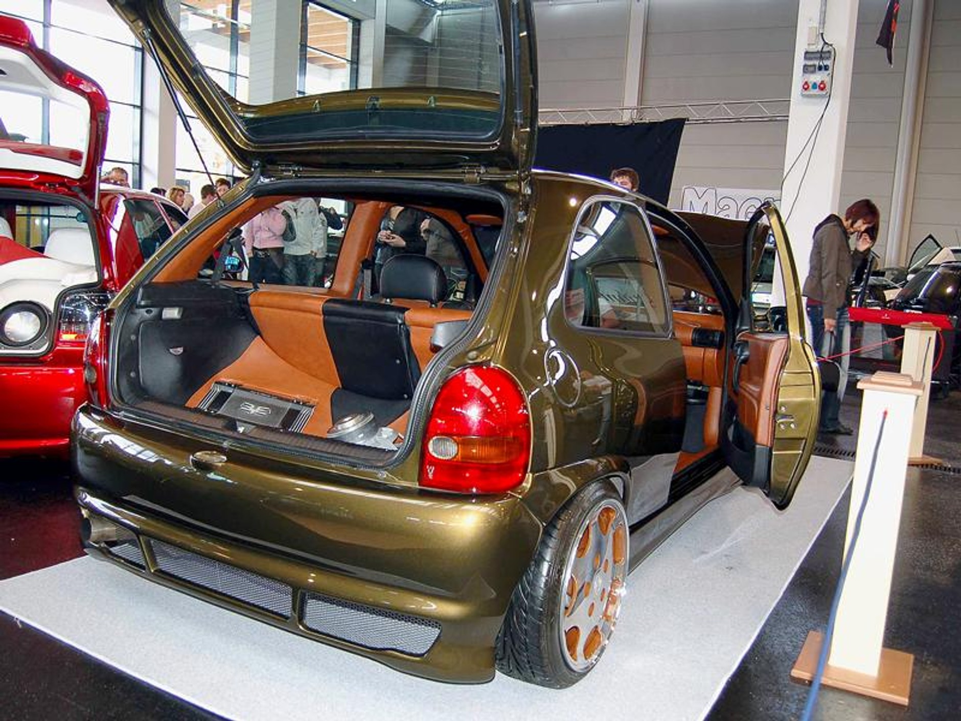 Tuning World Bodensee 2008: Golfy, drifting i dziewczyny -  fotogaleria (2)