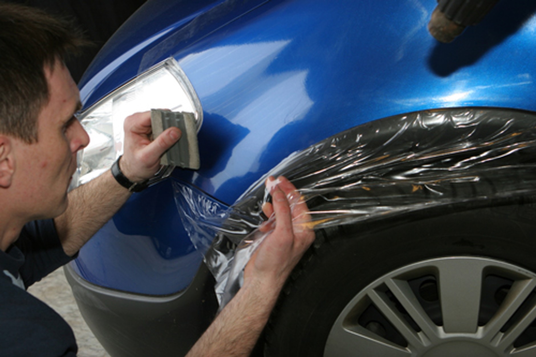 Oklejanie samochodu folią ochronną - Gałęzie? Nic takiego