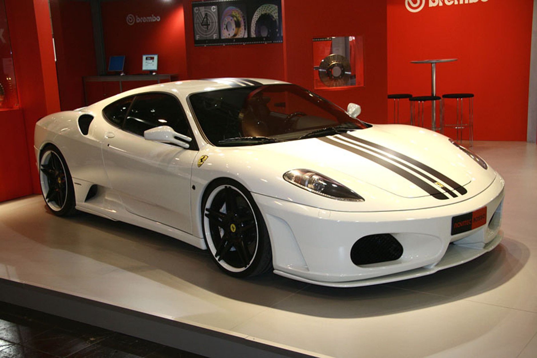 Essen Motor Show 2007 - Latające maszyny i piękne modelki (fotogaleria 2)