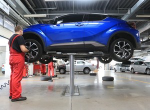 Używany crossover Toyoty imponuje mechanikom. Wzięliśmy go na warsztat. Oto ocena