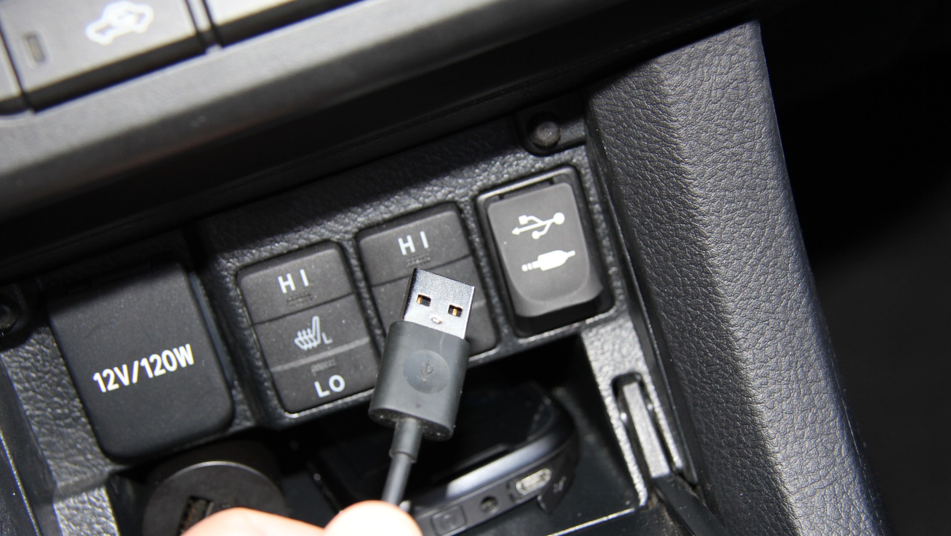 MirrorLink: połącz telefon kablem USB