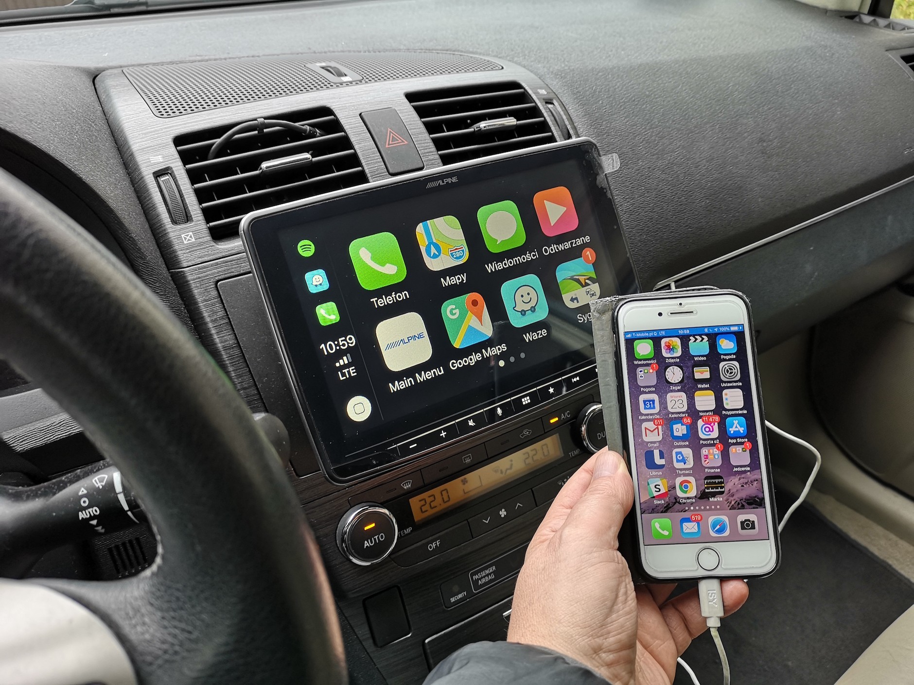 Nowoczesne multimedia w starszym samochodzie