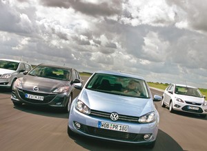 Volkswagen Golf kontra Mazda 3, Ford Focus i Opel Astra - ...bo mało pić,  to trzeba umieć. Porównanie kompaktów z małymi dieslami
