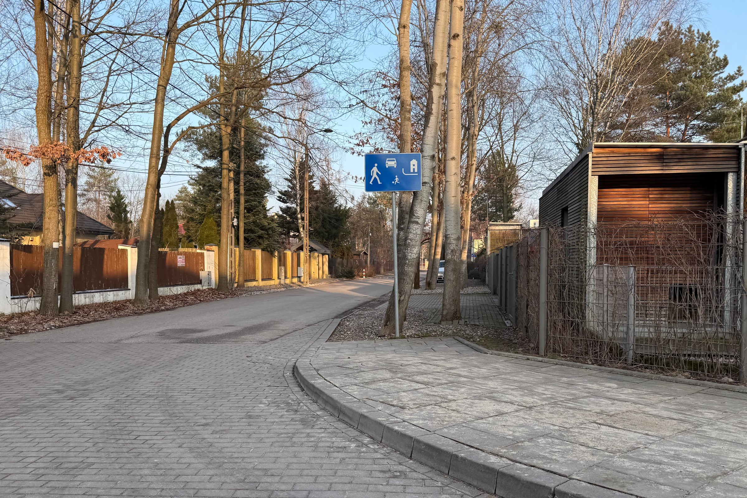 Znak niepozorny, a błąd kosztowny. Nieznajomość przepisów kosztowała go 35 tys.