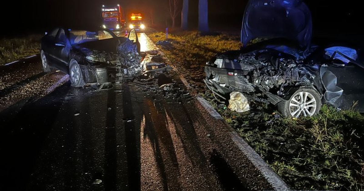 Czołowe zderzenie na drodze krajowej nr 36. Dwóch rannych.