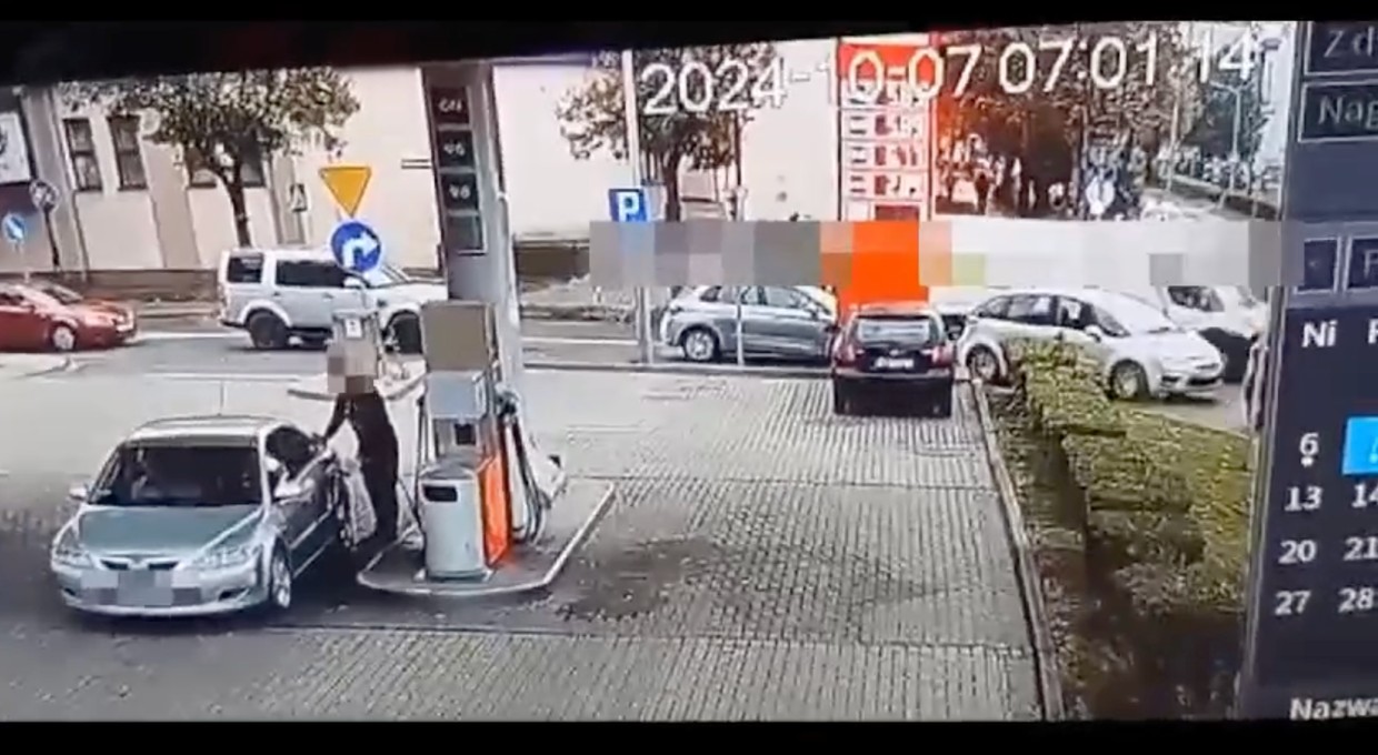 Kierowca dostawczaka chciał ominąć korek. Pogrążyło go nagranie ze stacji paliw