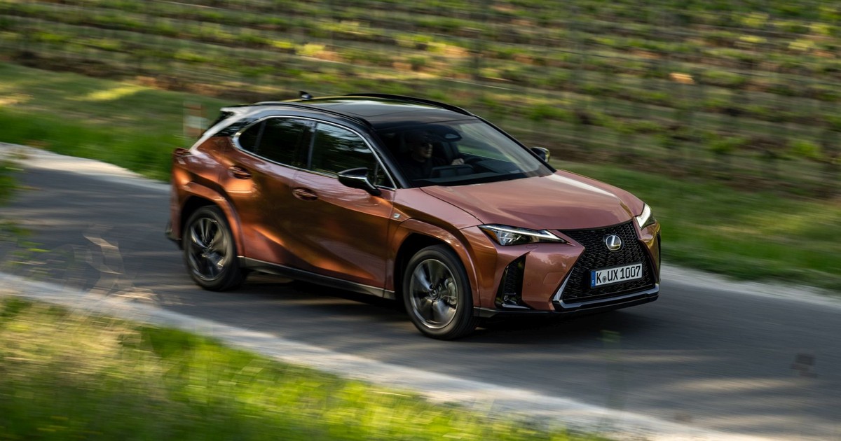 Pierwsza jazda odświeżonym Lexusem UX 300h