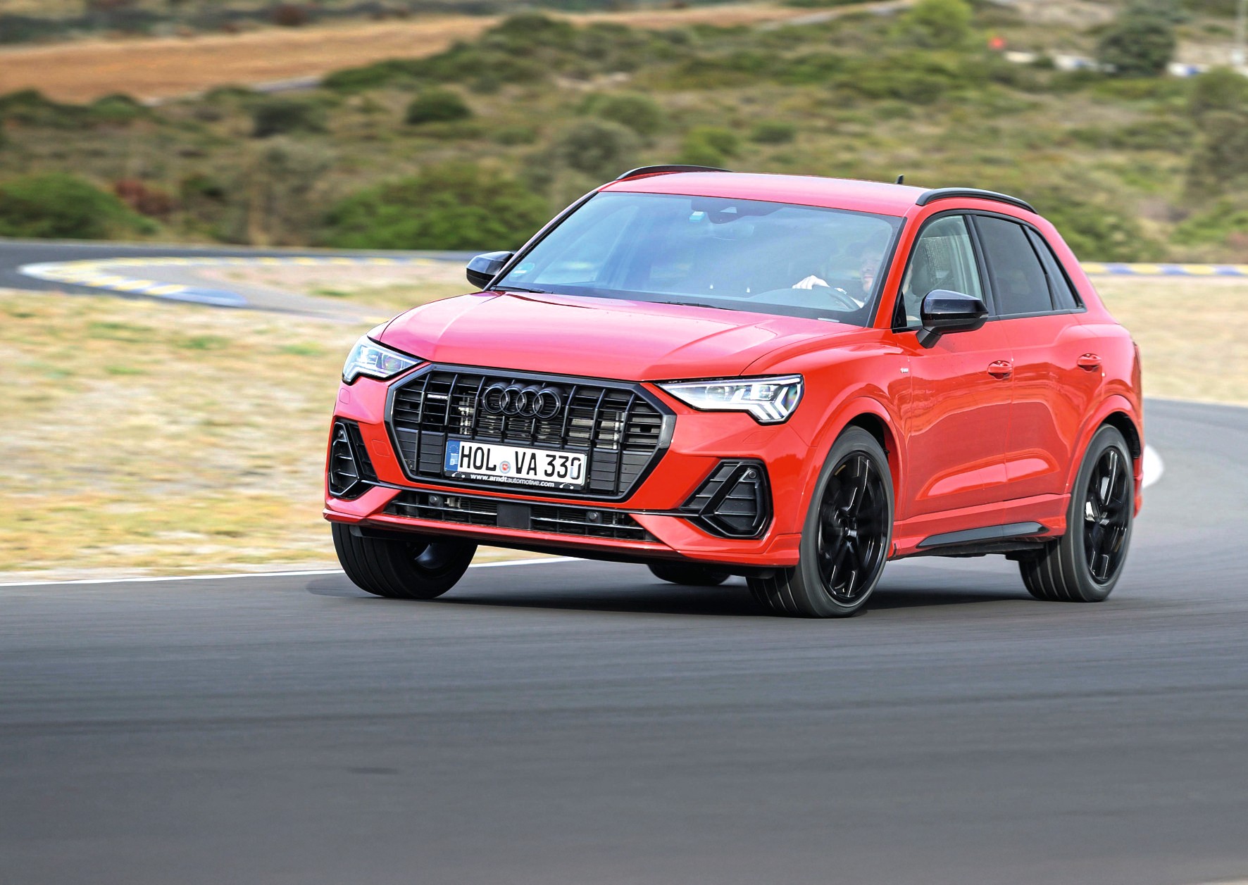 Mocnych SUV-ów nikt nie traktuje jak terenówek – na asfalcie nie ma taryfy ulgowej.