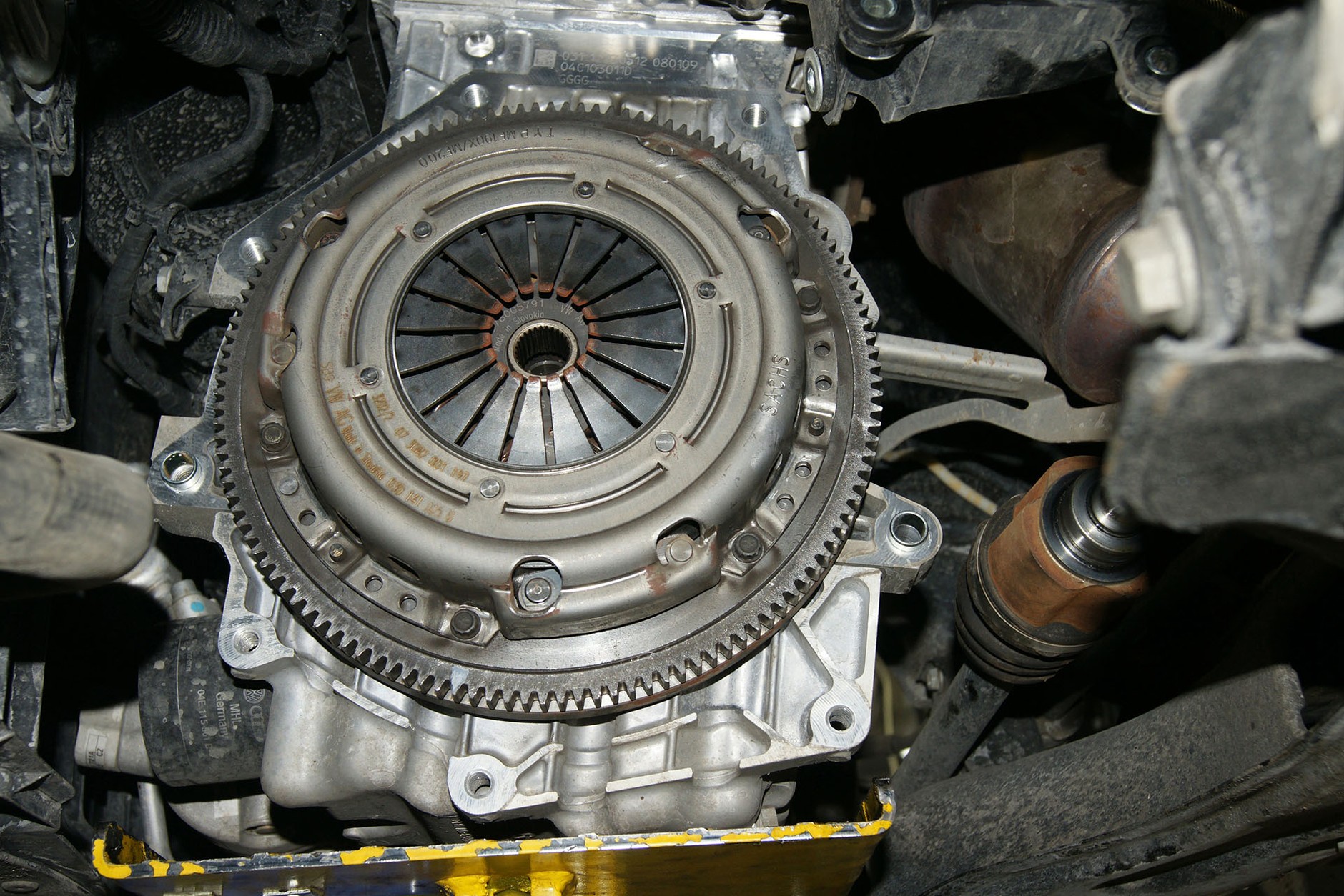 Sprzęgło i koło dwumasowe - koszt nowego sprzęgła od 400 zł, cena koła dwumasowego od 2000 zł