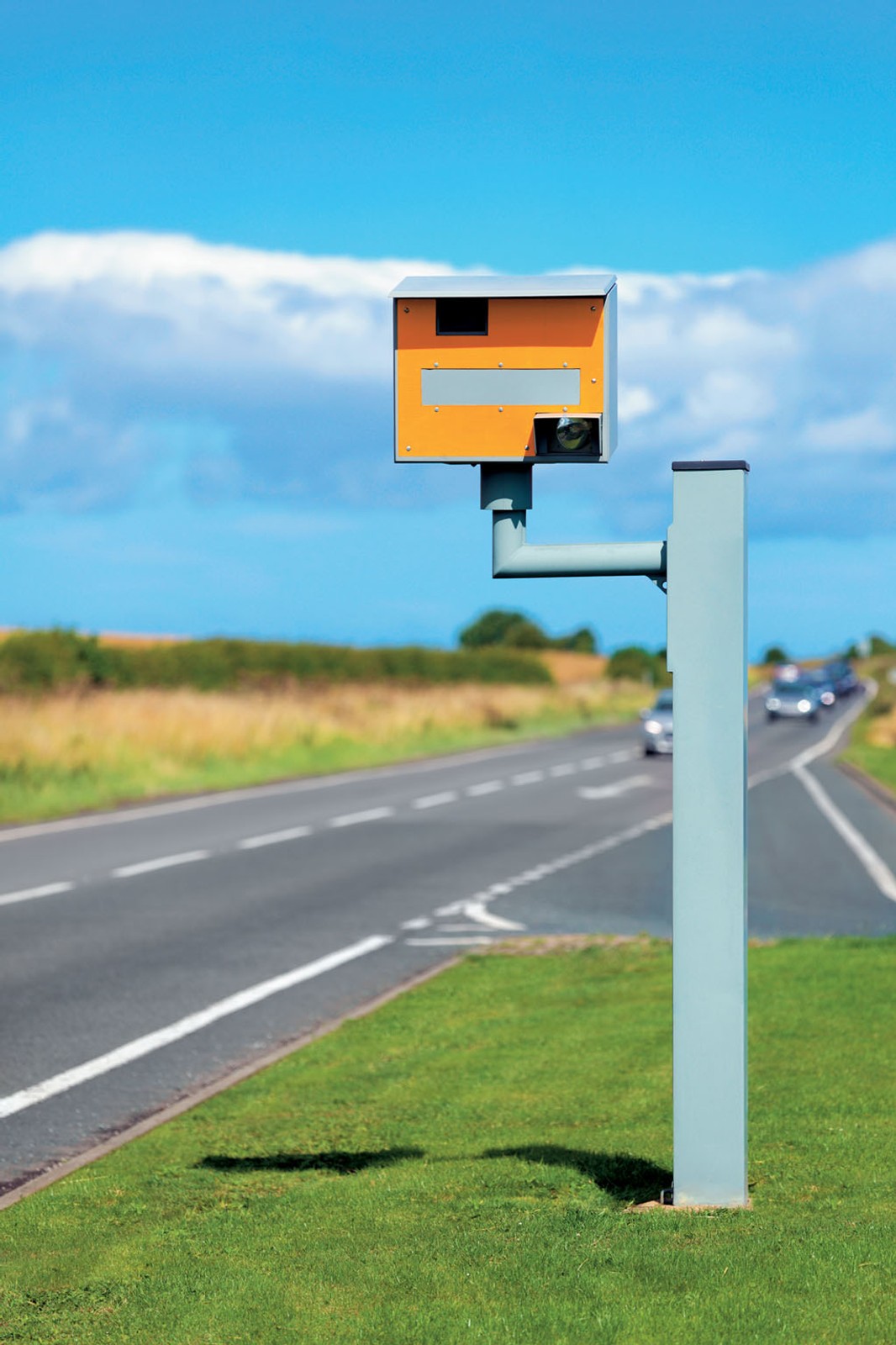 Czy wszystkie fotoradary stacjonarne znajdujące się przy drogach – bez względu na to, czy są oklejone na żółto, czy szare – mogą robić zdjęcia?