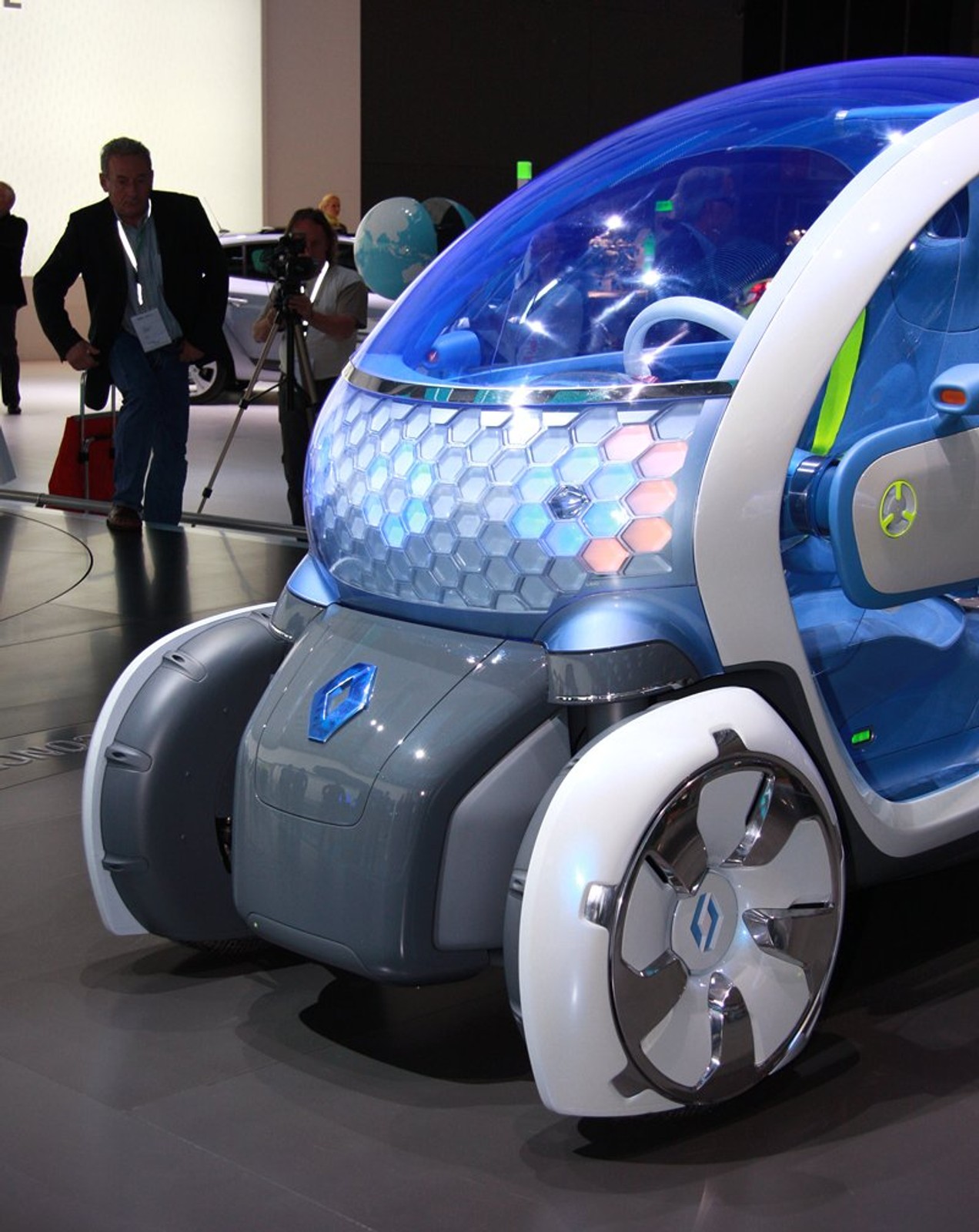 IAA Frankfurt 2009: Renault Twizy Z.E. - elektryczny skuter na czterech kołach