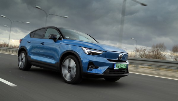 Volvo C40 Recharge Twin P8 – samochód dla tych, co kochają prostotę i skandynawski styl