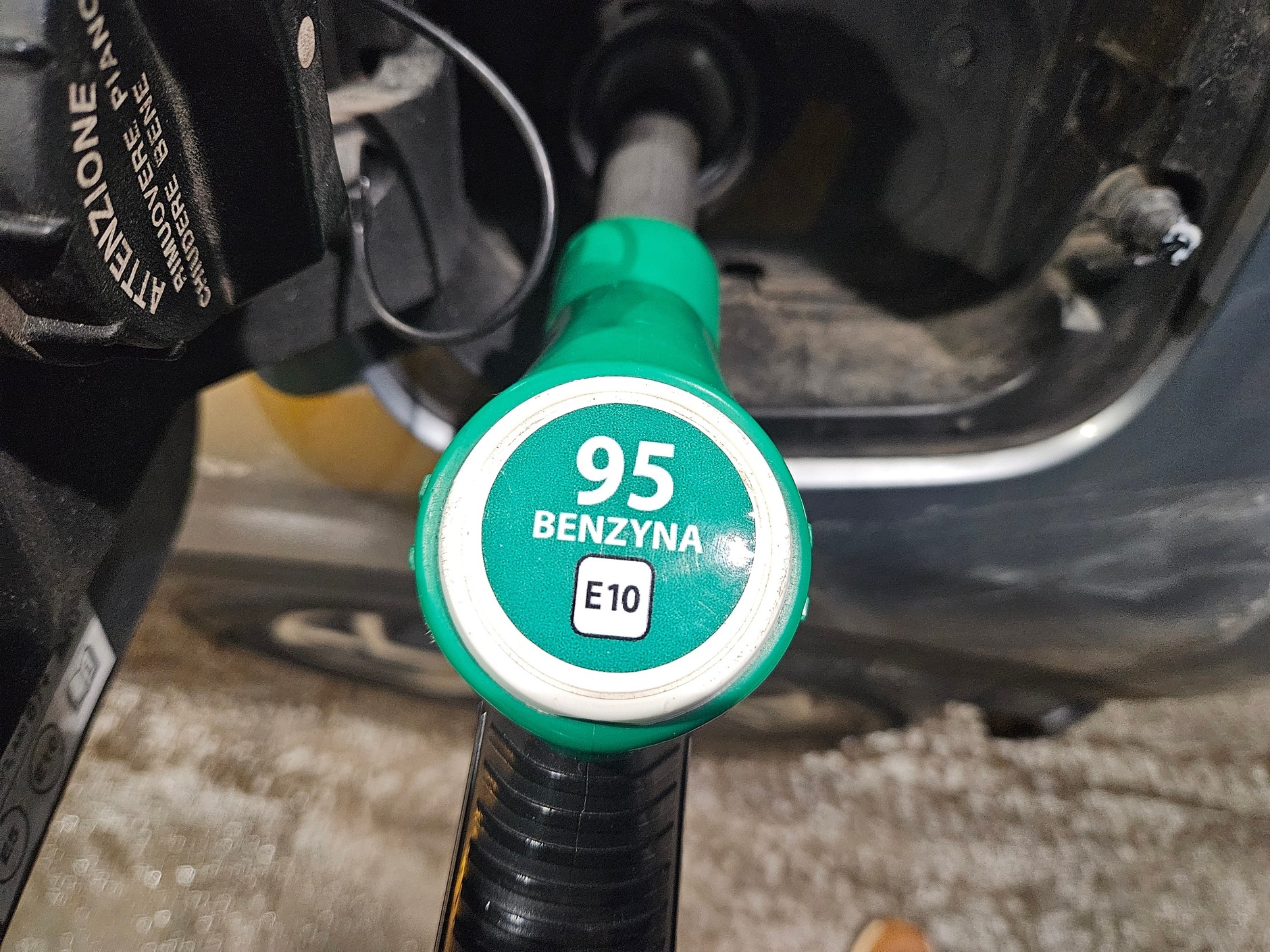 Tankowanie, benzyna E10