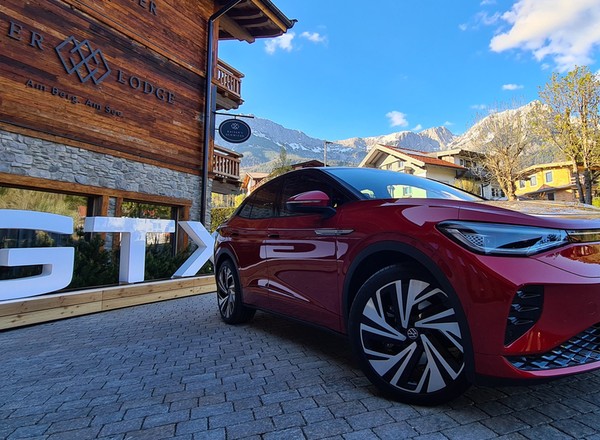 Sprawdziliśmy nowego elektrycznego SUV-a coupe