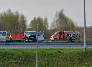 Wypadek na A2 pod Warszawą. Jedna osoba nie żyje, trzy poszkodowane