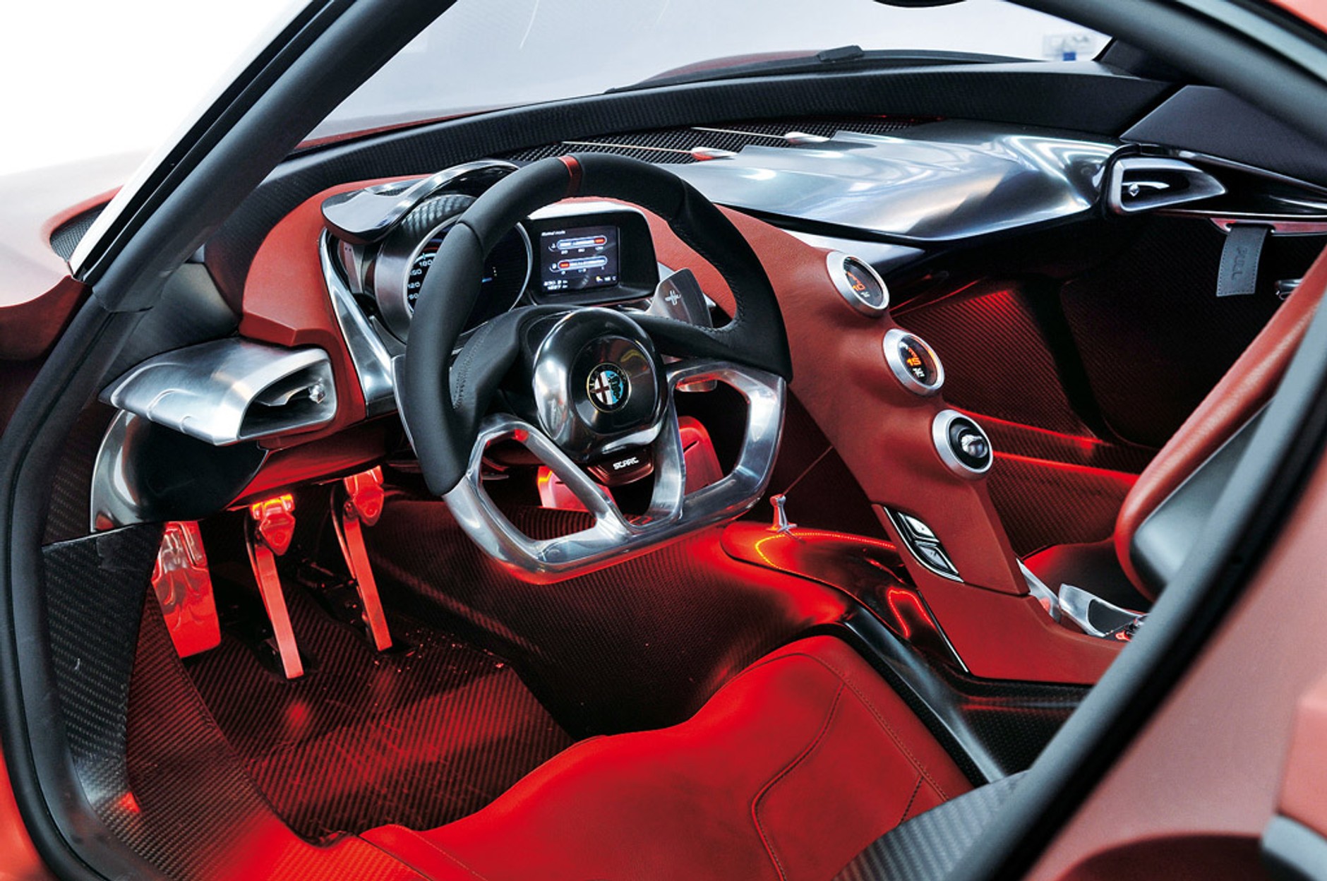 Alfa Romeo 4C: poznajcie drugą twarz Alfy