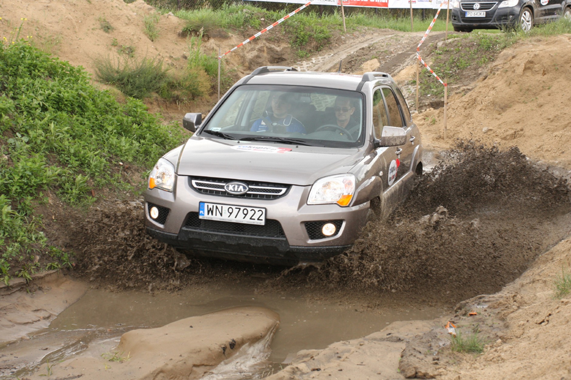 Co potrafią SUV-y? Nasi czytelnicy testują 5 aut klasy SUV - Na ringu stanęły: Citroen C-Crosser, Suzuki Grand Vitara, VW Tiguan, Kia Sportage i Ford Kuga