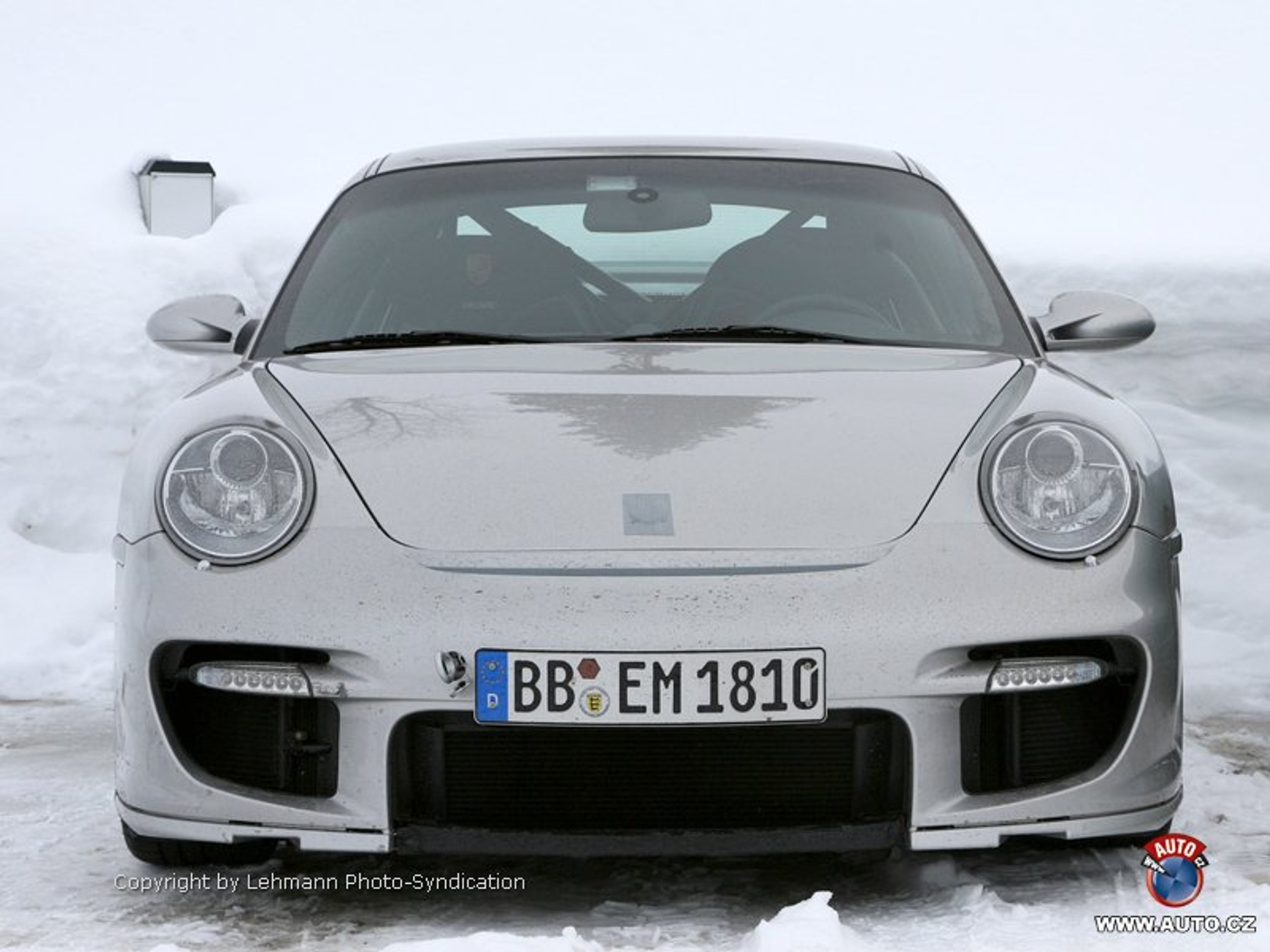 Zdjęcia szpiegowskie: nowe Porsche 911 GT2