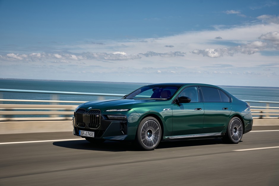 BMW i7 M70