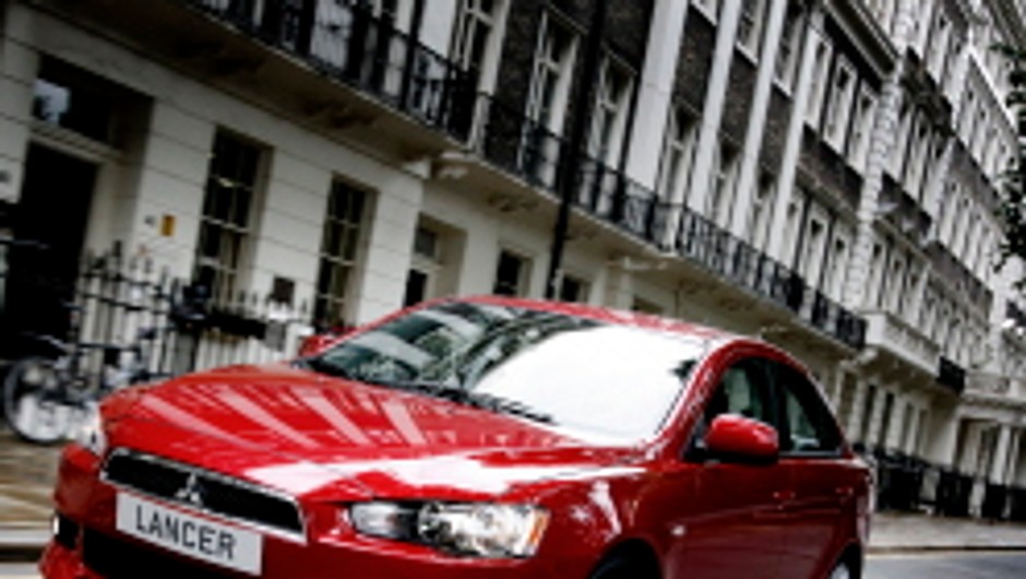 Mitsubishi: Lancer Sedan autem dla młodego Playboya