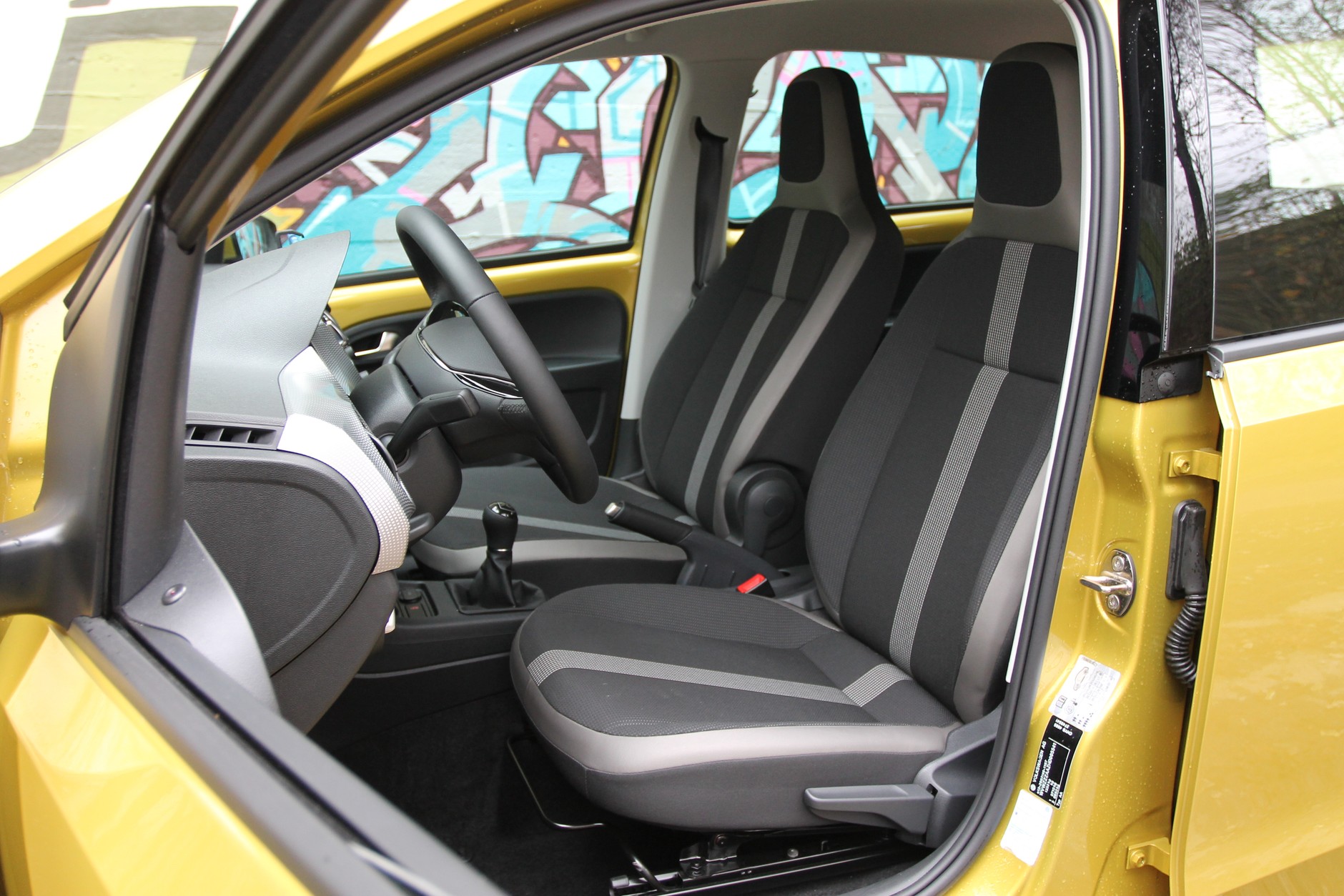 Volkswagen high up!1.0 MPI 75 KM wersja 5-drzwiowa