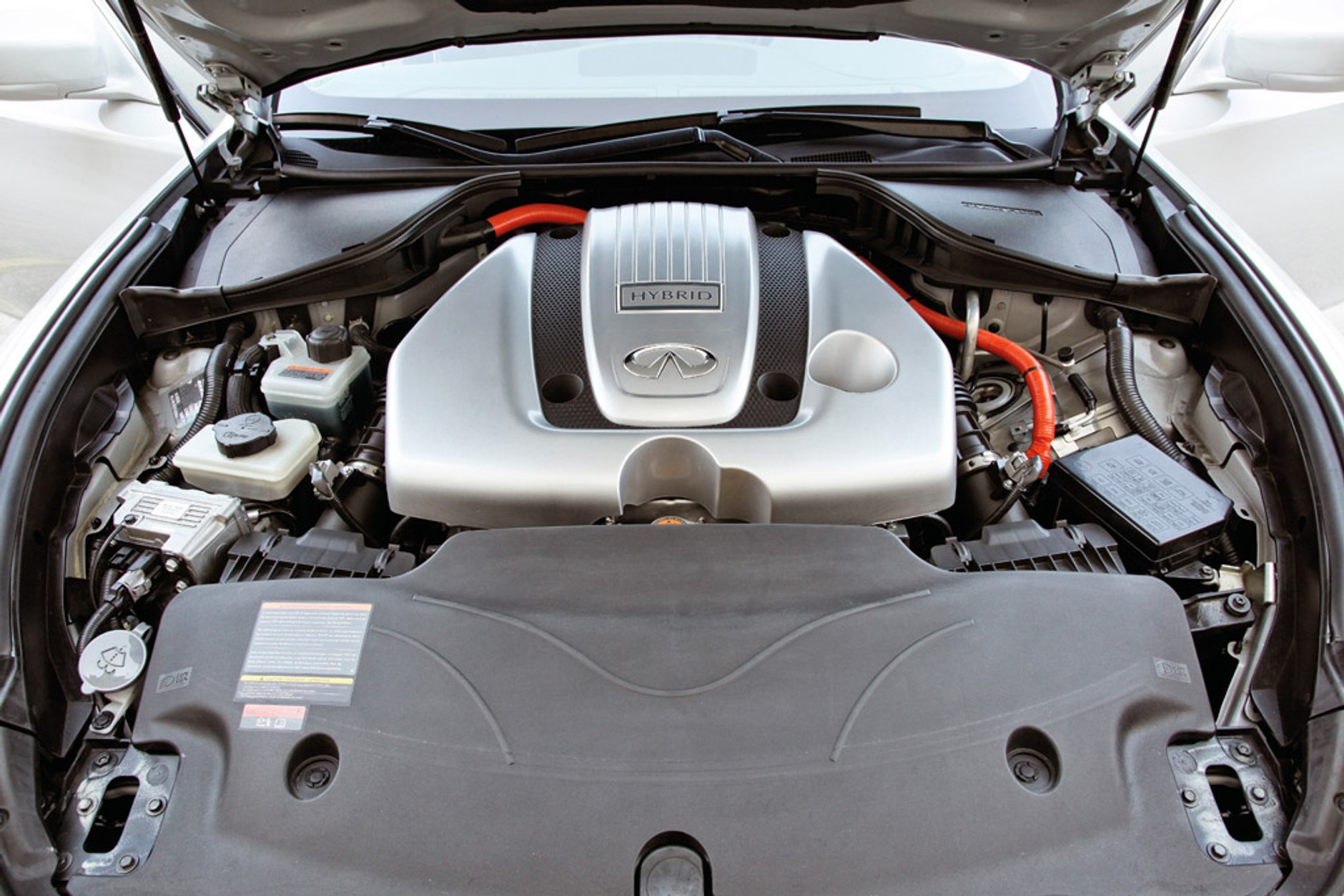 Infiniti M35h: oszczędzanie może być przyjemne