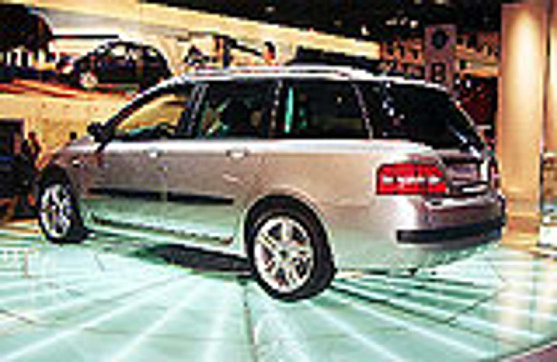 81. salon samochodowy w Paryżu