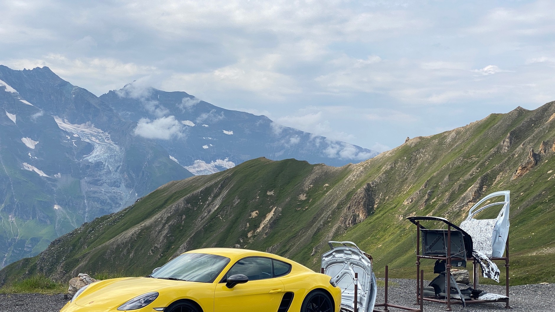 Porsche 718 Cayman T (982c) – podróż w Alpy