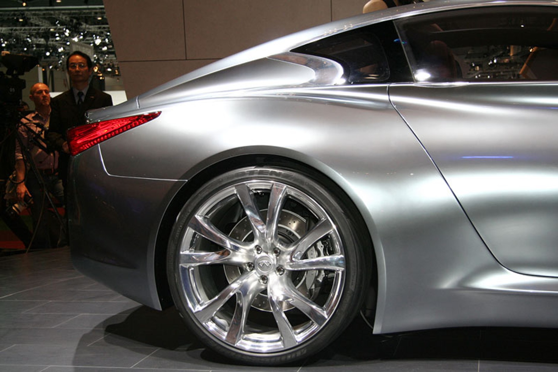 Genewa 2009: Infiniti Essence Concept (fotogaleria)