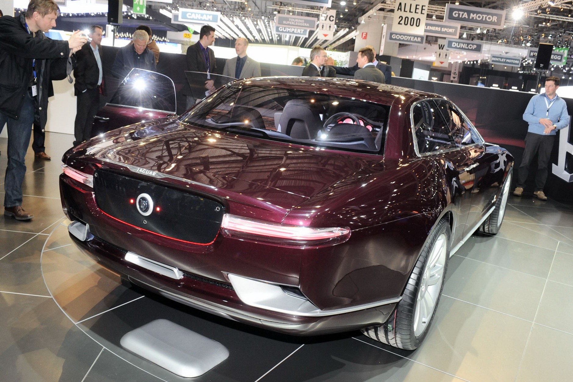 Co zrobił Bertone z Jaguara?