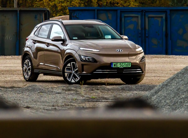 Hyundai Kona Electric jest już kilka lat na rynku, a potrafi więcej od innych