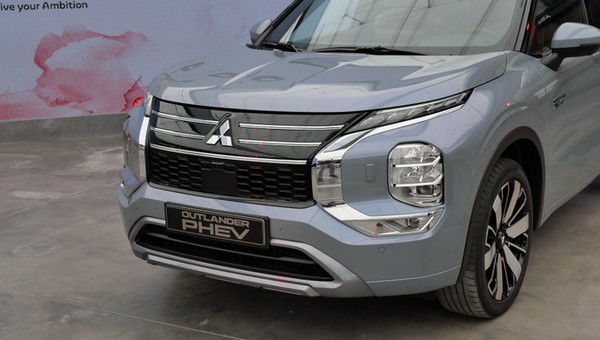 Mitsubishi zapowiada dwa nowe modele. Spalinowy SUV w 2025 r.