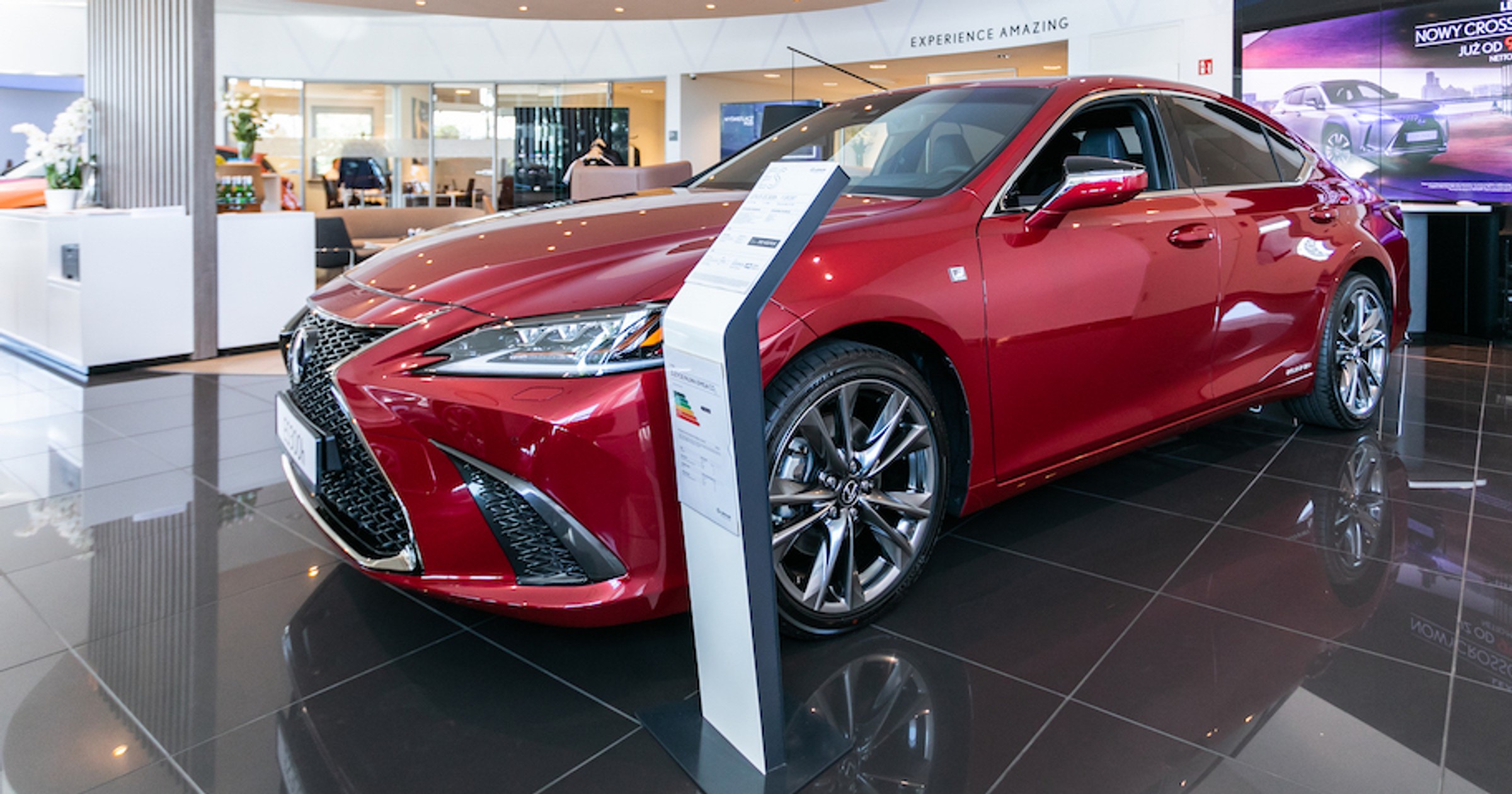 Wielki Test Salonów – Lexus