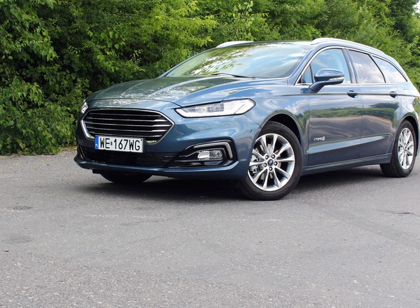 Ford Mondeo Hybrid kombi – pomysł dobry, ale wykonanie...