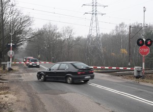 System Red Light na przejazdach kolejowych – będą mandaty za wjazd na czerwonym świetle