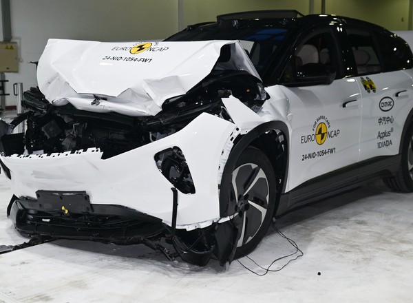 Rozbili nowego chińskiego SUV-a NIO. Razem z Toyotą i Hondą