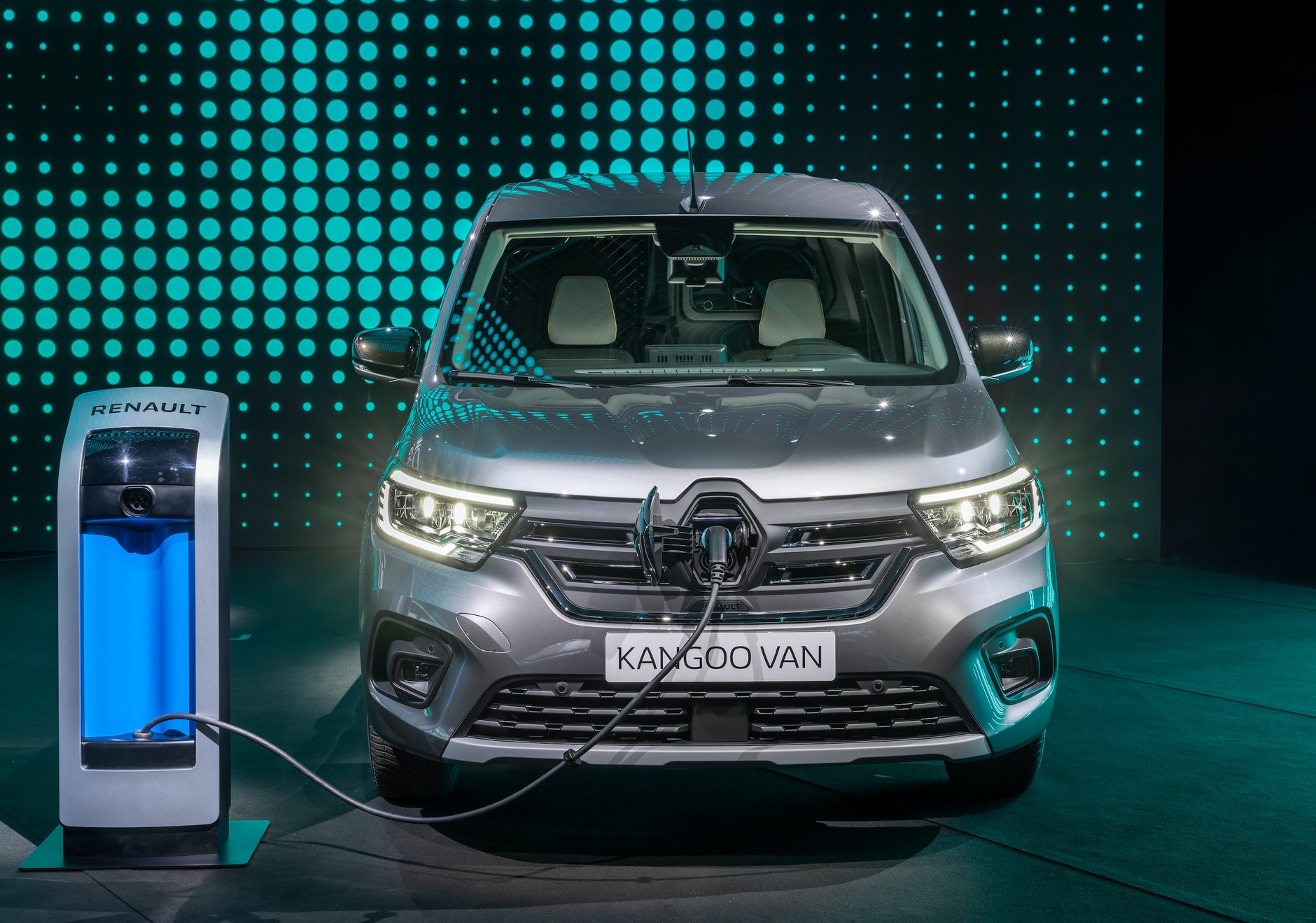 Renault Kangoo Van – bez przedniego słupka, ale za to drożej