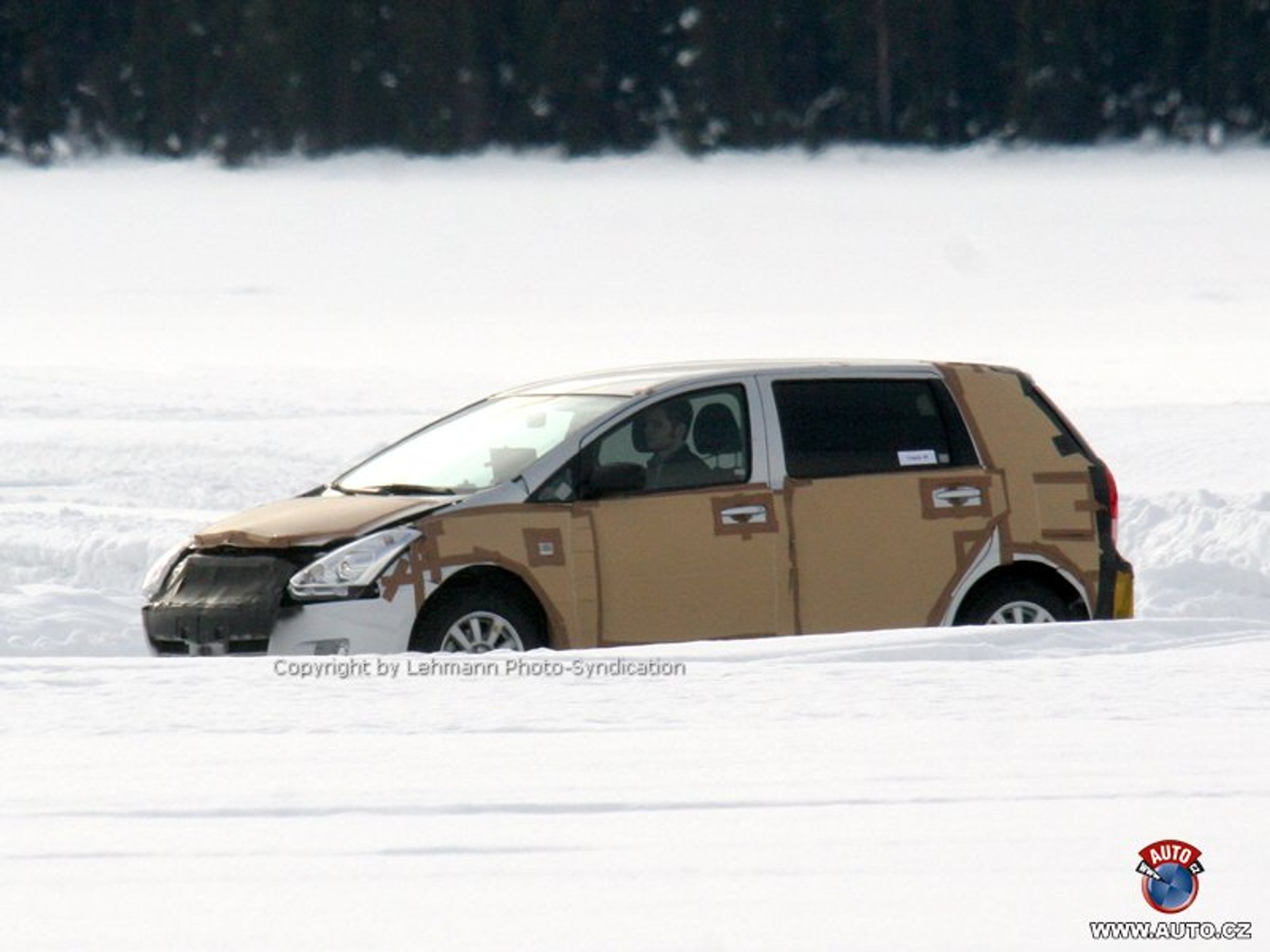 Zdjęcia szpiegowskie: Nowa Toyota Corolla Verso