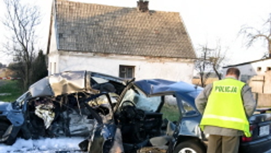 Weekend na drogach: 312 wypadków, 40 osób zabitych i 400 rannych (13 - 15 XI)