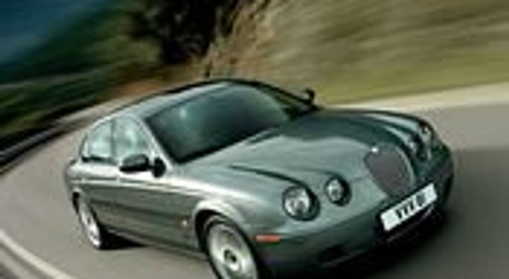 S-Type zachował twarz