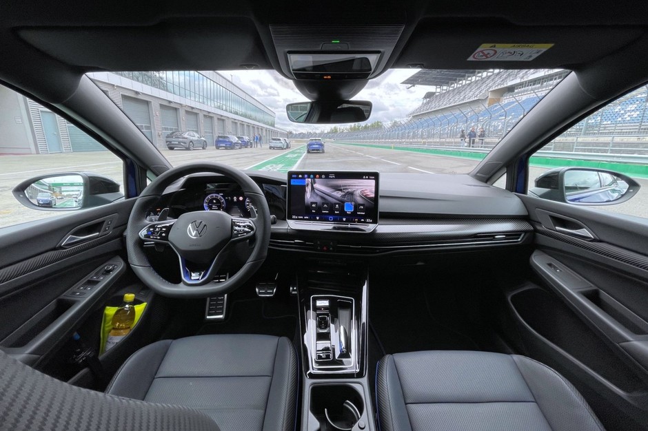 Volkswagen Golf R (2024)