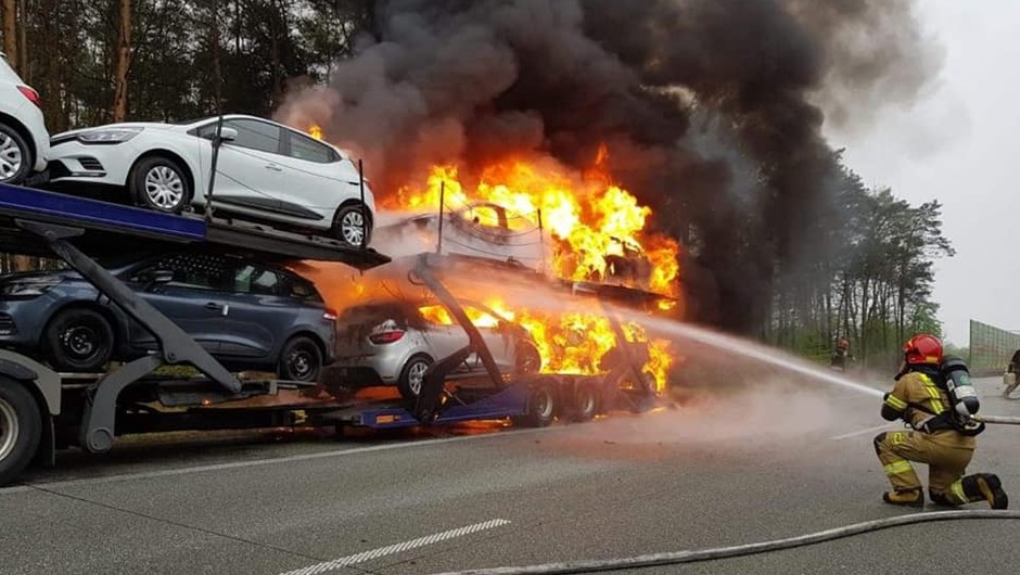 Pożar lawety z nowymi autami na S8