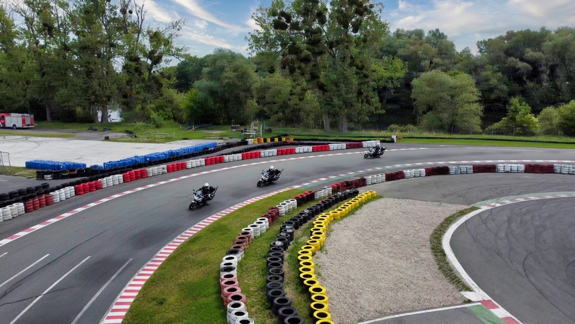 Szkolenie policjantów z drogówki na torze