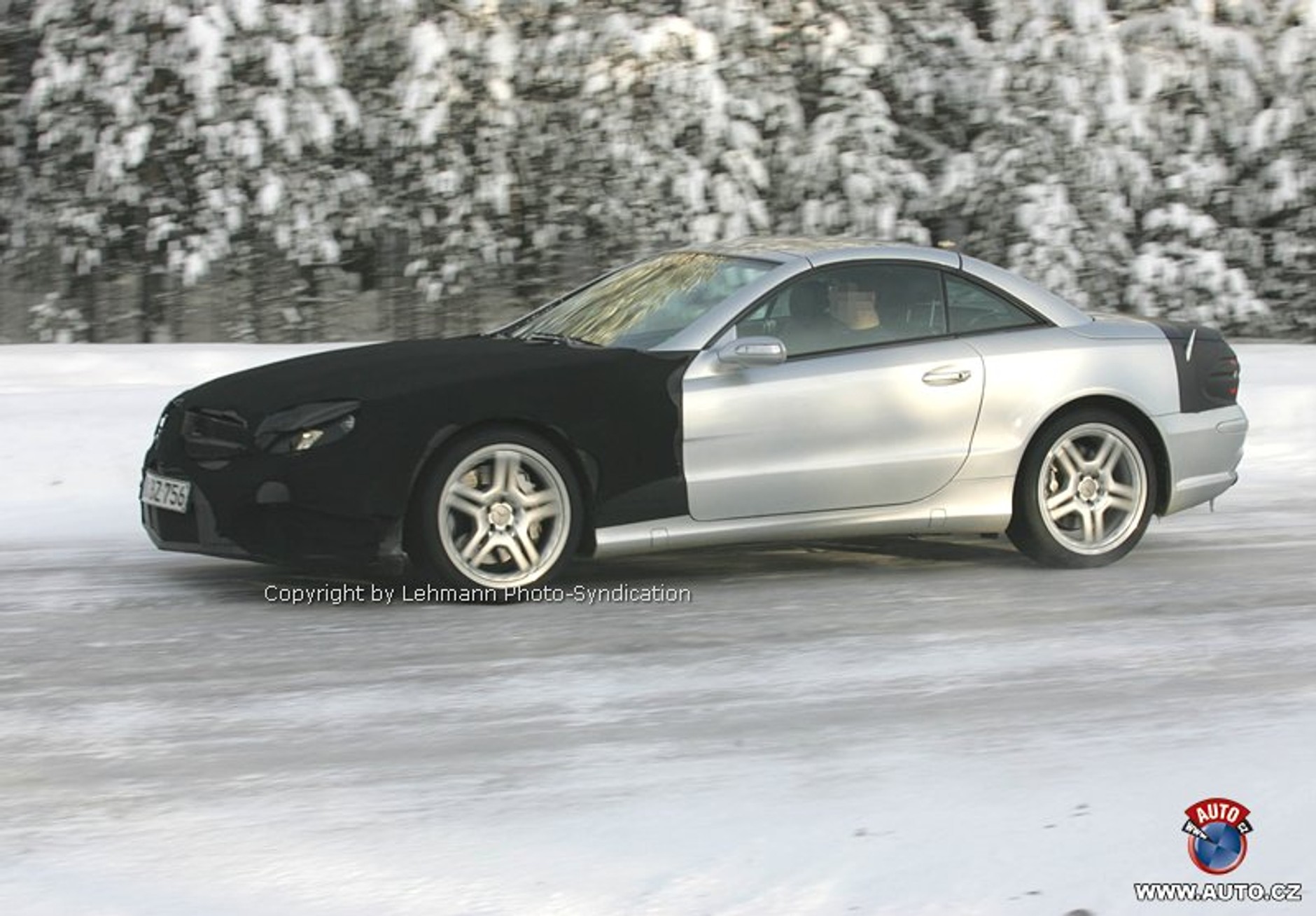 Zdjęcia szpiegowskie: kolejny facelifting dla Mercedesa-Benz SL